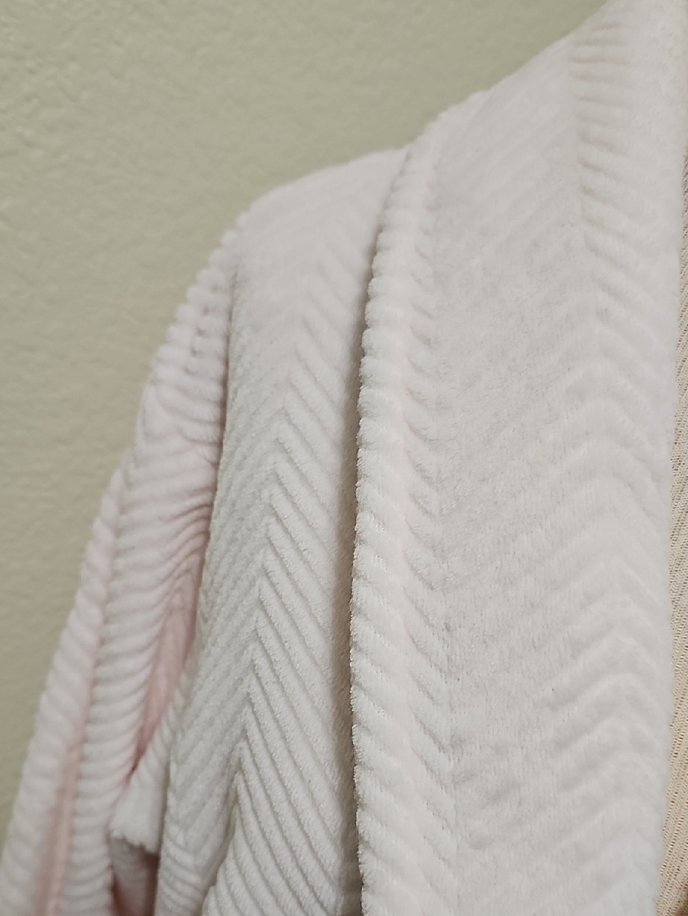 Daniel Buchler Short Robe - Picture 4 of 8